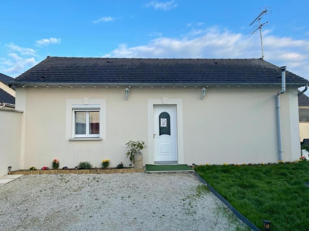 Charmante Maison Au Calme Sainte-Maure Exterior photo